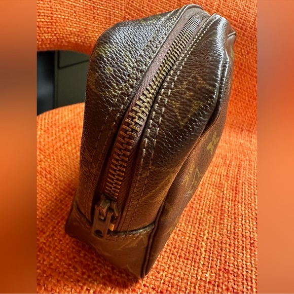 WOW Poshmark Authentic Louis Vuitton Case - Picture 14 of 16